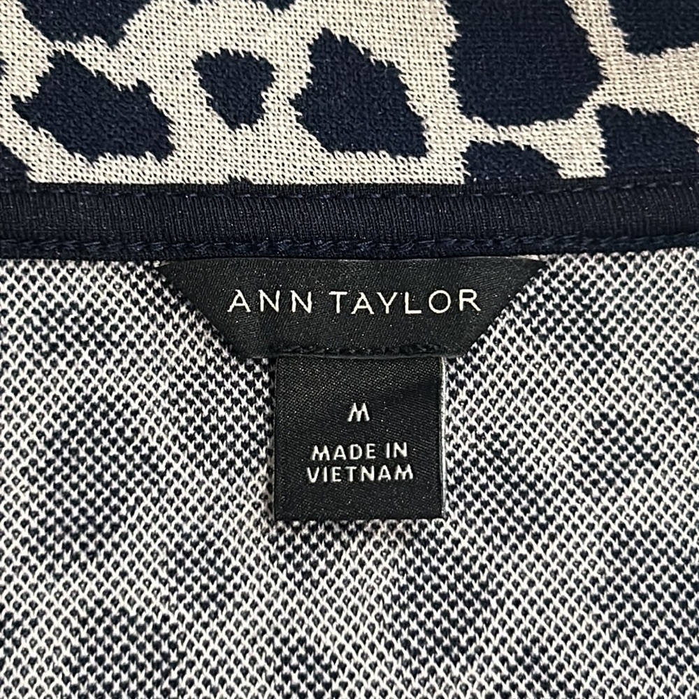 Ann Taylor, Tan & Black Animal Print, Mock Turtleneck, 3/4 Sleeve Top, Medium - Picture 5 of 8